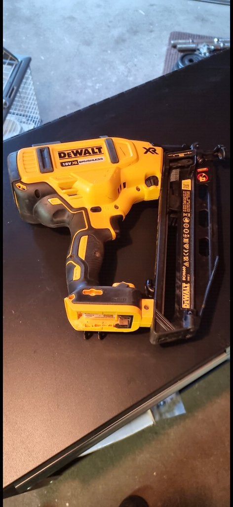 Dewalt 18v XR accu tacker, Ophalen, Gebruikt, Tacker/nietmachine, DeWalt