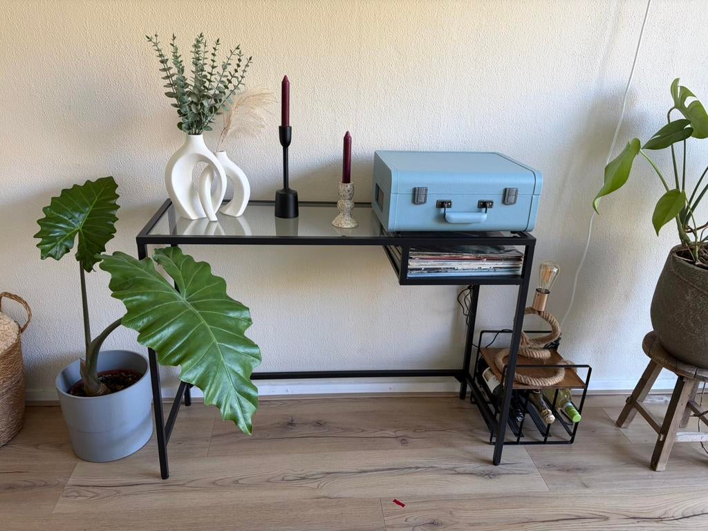 Sidetable zwart met glas, Ophalen, 100 tot 150 cm, Glas, Zo goed als nieuw