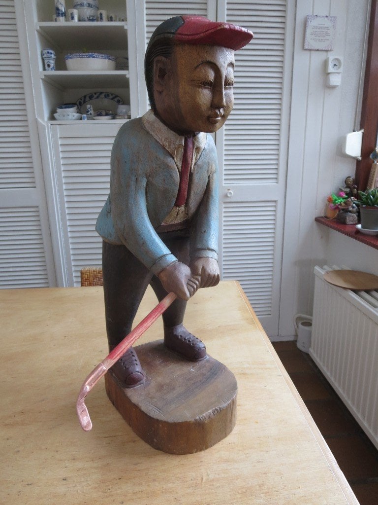 Mooi houten beeld van golfer met stick, Beeld, Hout, Beschilderd, Europa