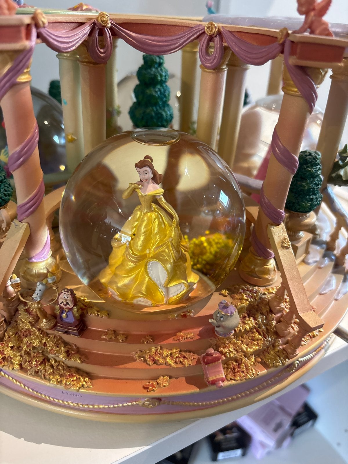 Disney Store 4 Seizoenen snowglobe met Muziek en prinsessen, Verzamelen, Ophalen, Assepoester of Belle, Zo goed als nieuw, Beeldje of Figuurtje