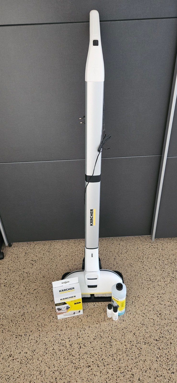 Kärcher elektrische dweil met nieuwe rollers en reiniger, Ophalen, Kärcher, Zo goed als nieuw, Draadloos