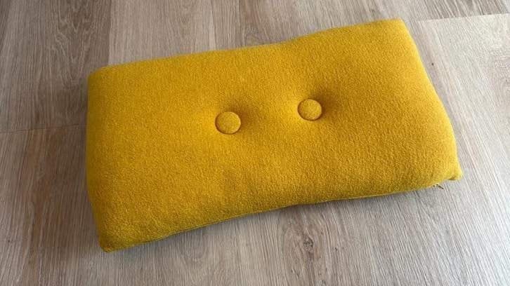 Sierkussen rechthoekig 60x35 - geel, Ophalen of Verzenden, Zo goed als nieuw, Geel, Rechthoekig
