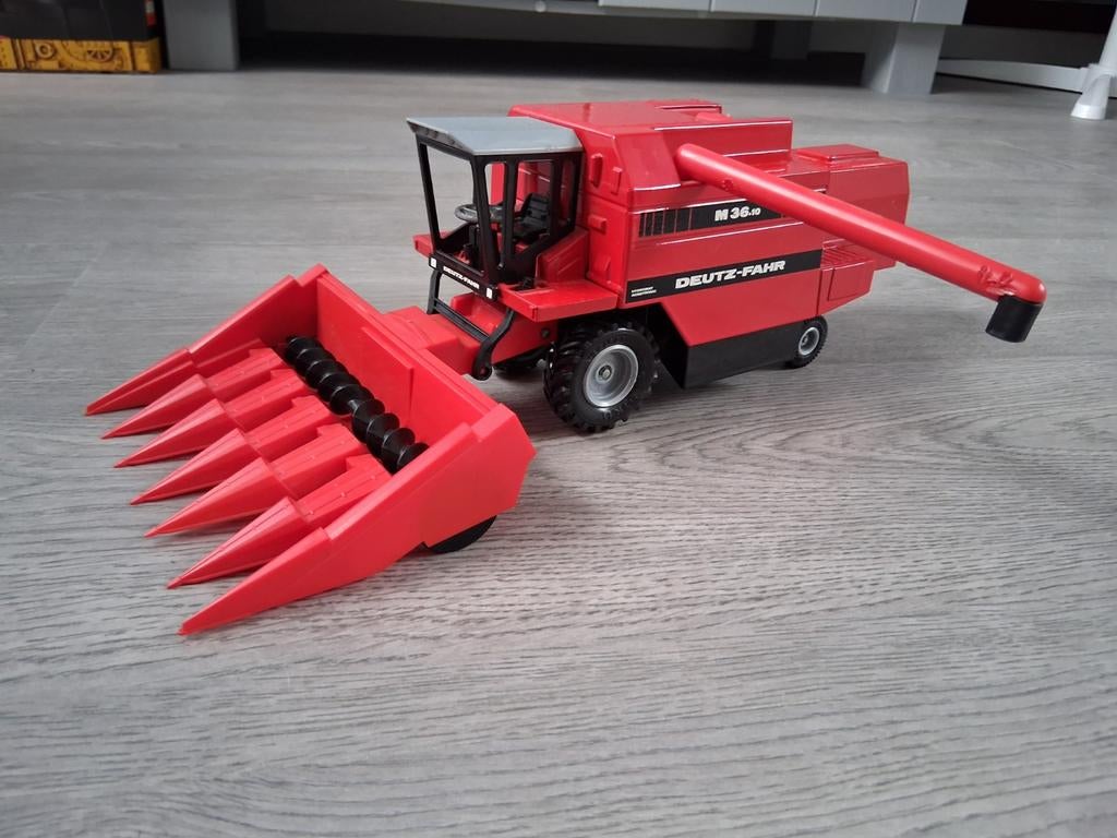 Siku, Deutz-Fahr M 36.10 Maaidorser Model, Overige merken, Ophalen of Verzenden, Zo goed als nieuw, Groter dan 1:32