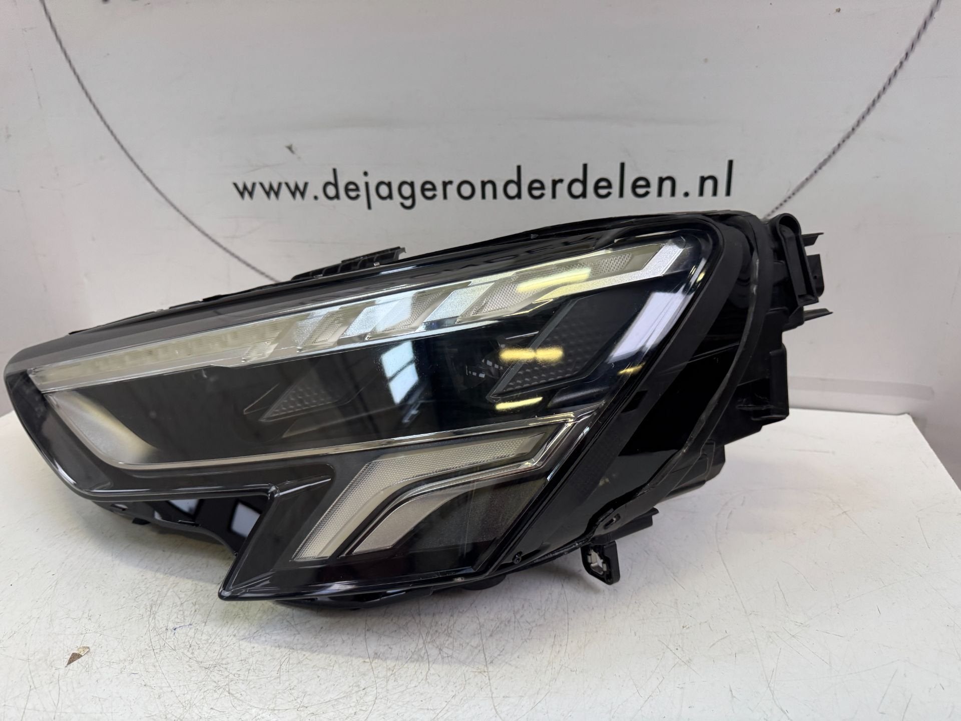 AUDI 8Y A3 VOL LED KOPLAMP LINKS COMPLEET 8Y0941033, Gebruikt, AUDI AG, Auto-Union-Strasse 1
85045  Ingolstadt, DE, Kundenbetreuung@audi.de