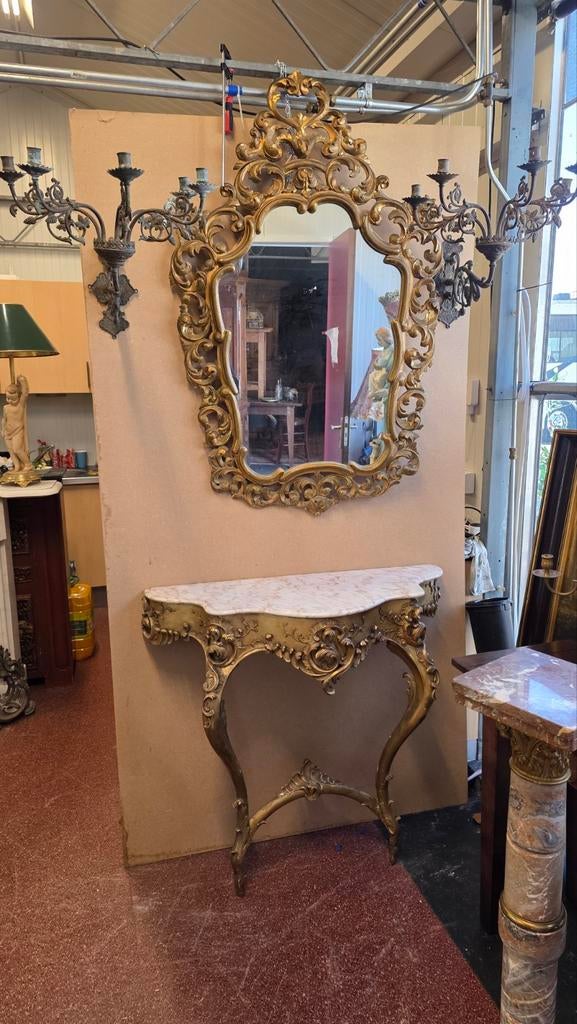 Franse 19e eeuwse sidetable met rijk gestoken spiegel