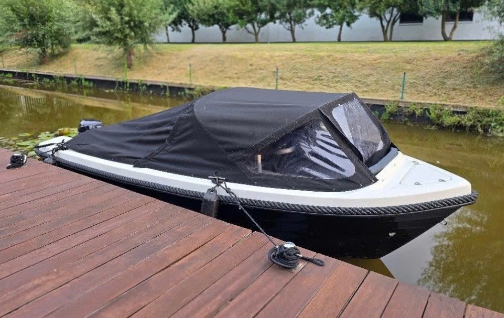 ZGAN (2023) Sloep Revaria 440 incl. buitenboordmotor+trailer, Watersport en Boten, Ophalen, Afdekzeil, Zo goed als nieuw, Buitenboordmotor
