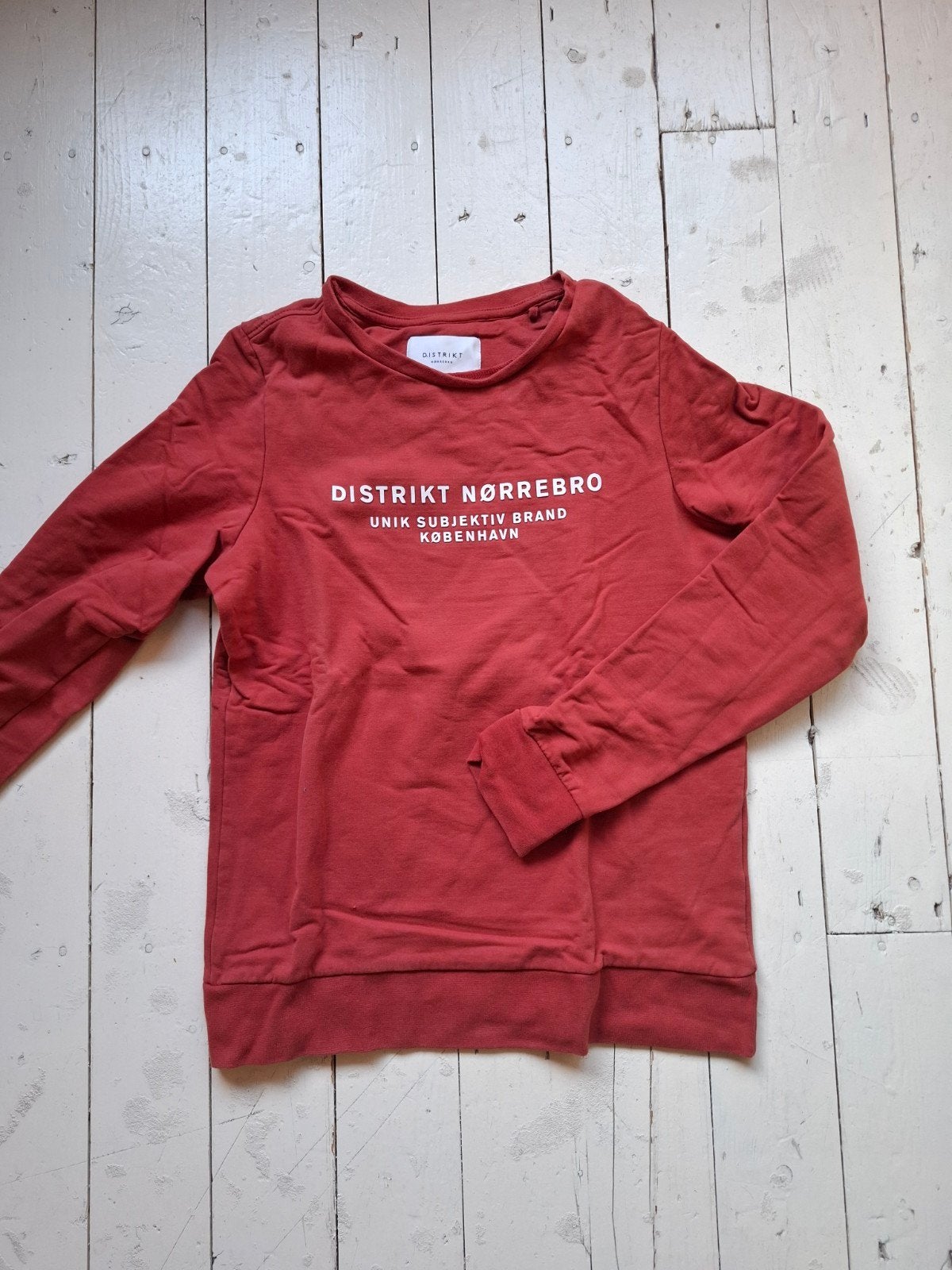 Distrikt Nørrebro trui - Bordeaux/rood - Maat S, Distrikt Nørrebro, Ophalen of Verzenden, Zo goed als nieuw, Maat 36 (S)