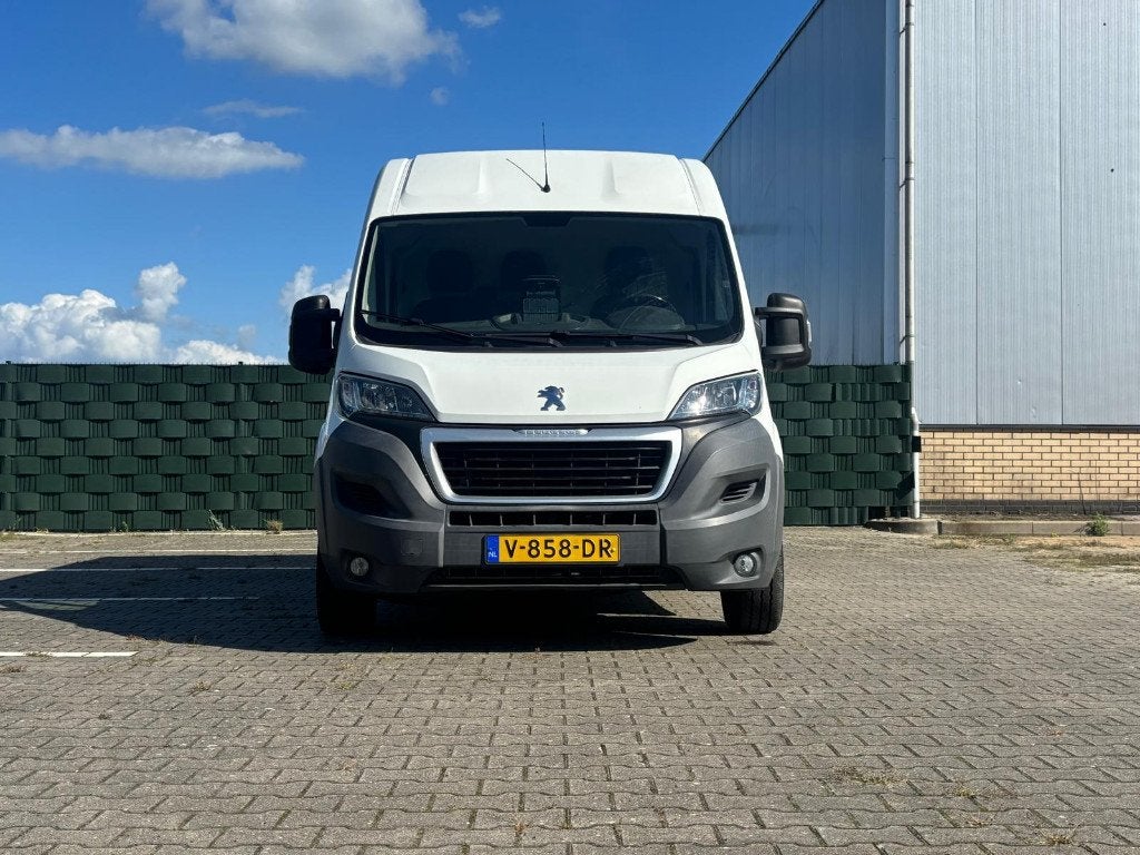 Peugeot Boxer GB 330 L2h2 130PK 2017 luchtgeveerde stoel, Auto's, 4 cilinders, 2500 kg, Wit, Origineel Nederlands