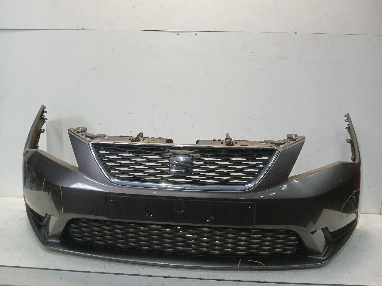 Bumper voor Seat Leon, Onderdelen@venauto.nl, Van der Ven Autorecycling B.V., Gebruikt, Ettenseweg 76, 4706 PB Roosendaal, The Netherlands