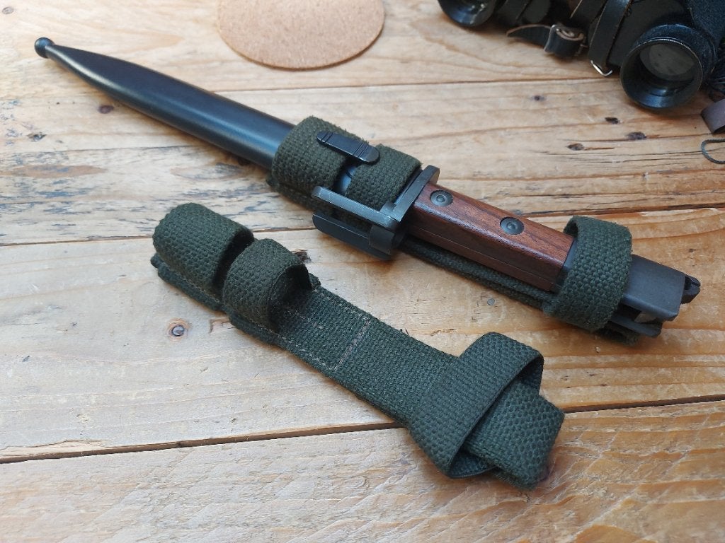 Belgische M71 bajonet frog, FN FAL, Ophalen of Verzenden, Landmacht, Overige gebieden, Mes of Dolk