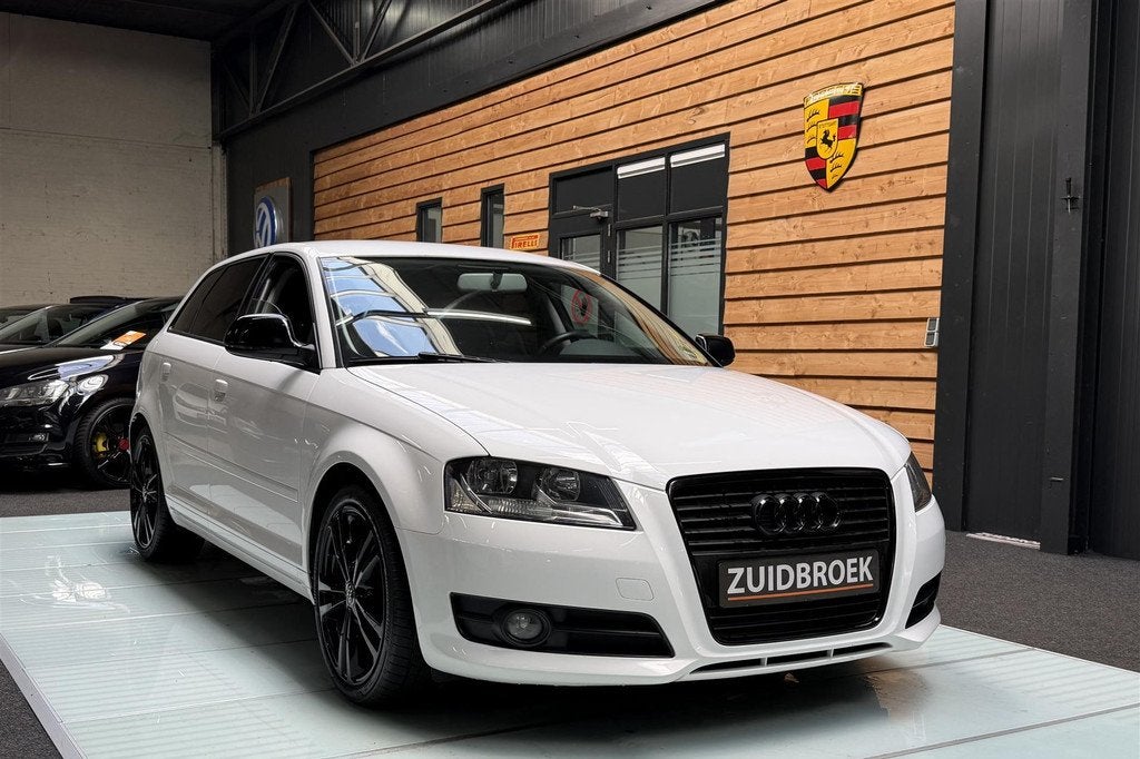 Audi A3 1.4 TSI 122PK! Clima! Cruise! White! (bj 2010), Gebruikt, Bedrijf, Onderhoudsboekje, 1390 cc