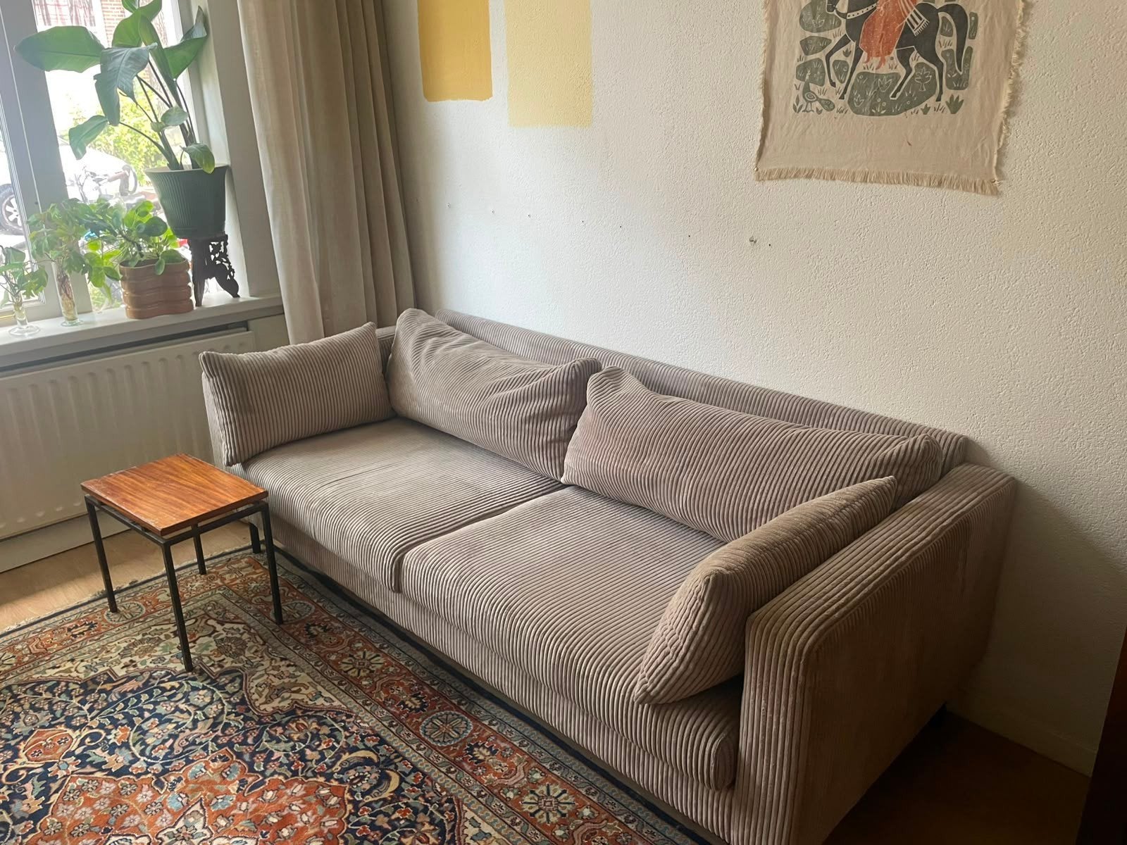 Comfortabele 3-zitsbank in warme beige/taupe ribstof, Gebruikt, Driepersoons, 75 tot 100 cm, Ophalen of Verzenden
