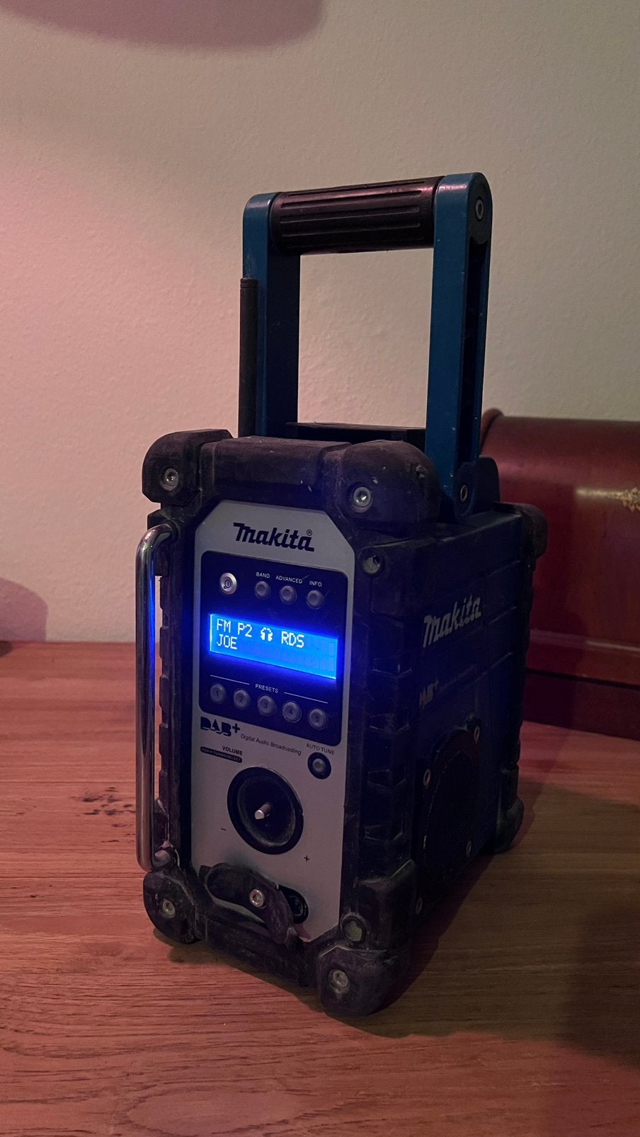 Makita bouwradio DAB, Ophalen, Bouwradio