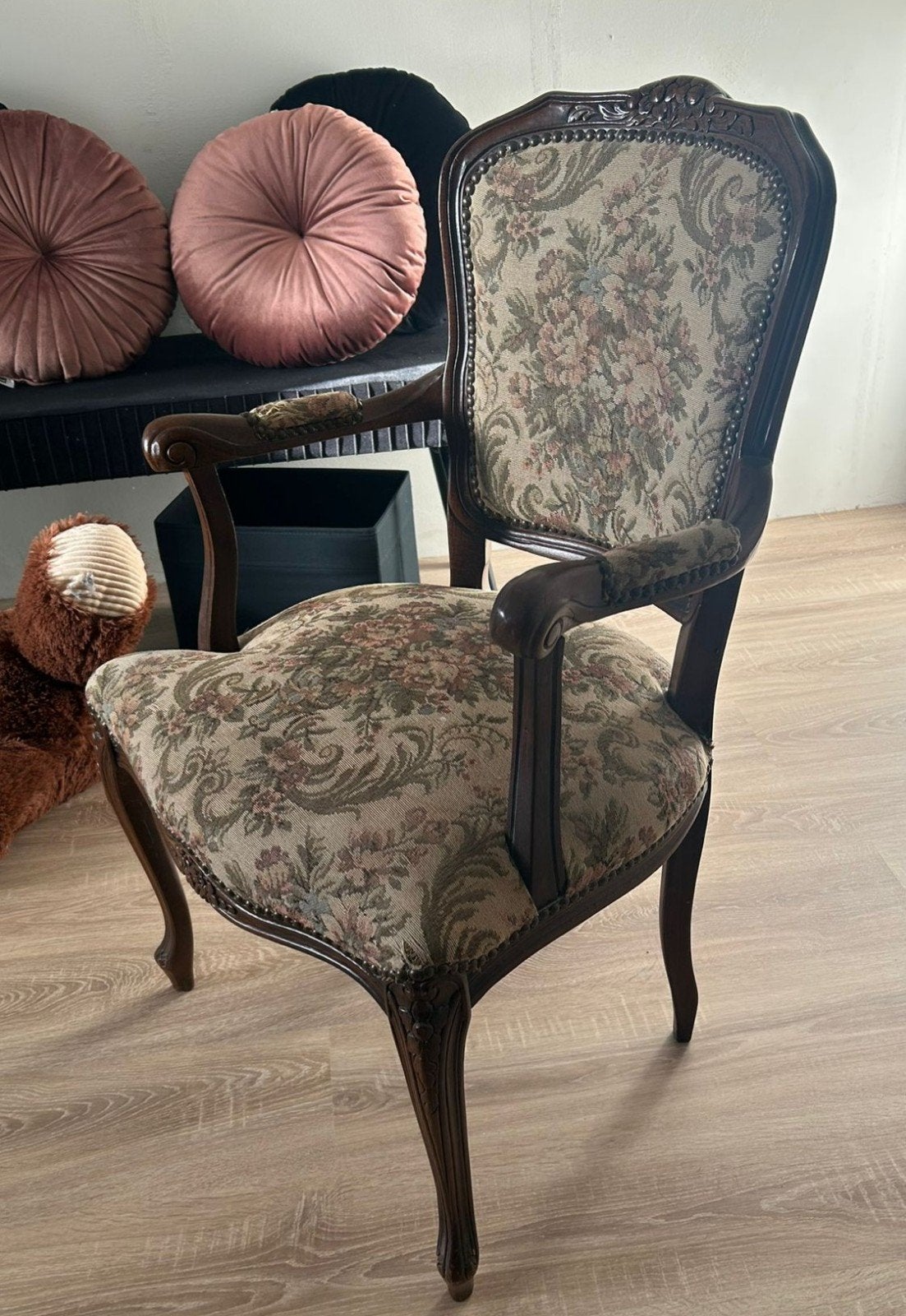 Prachtige antieke Louis XV stoel met een sierlijk houten fra, Antiek en Kunst, Antiek | Meubels | Stoelen en Banken, Ophalen