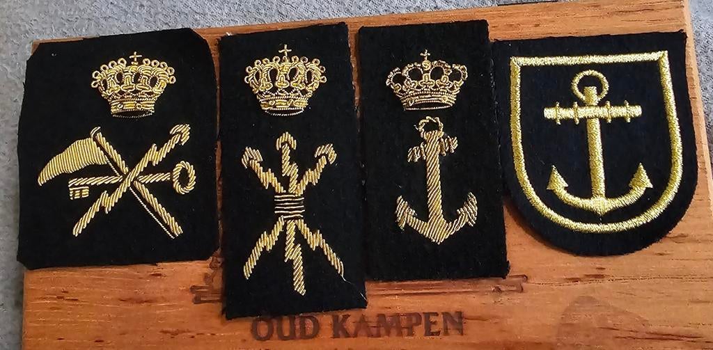 Diverse Marine emblemen. Diverse prijzen. Zie foto's., Ophalen of Verzenden, Marine, Nederland, Embleem of Badge