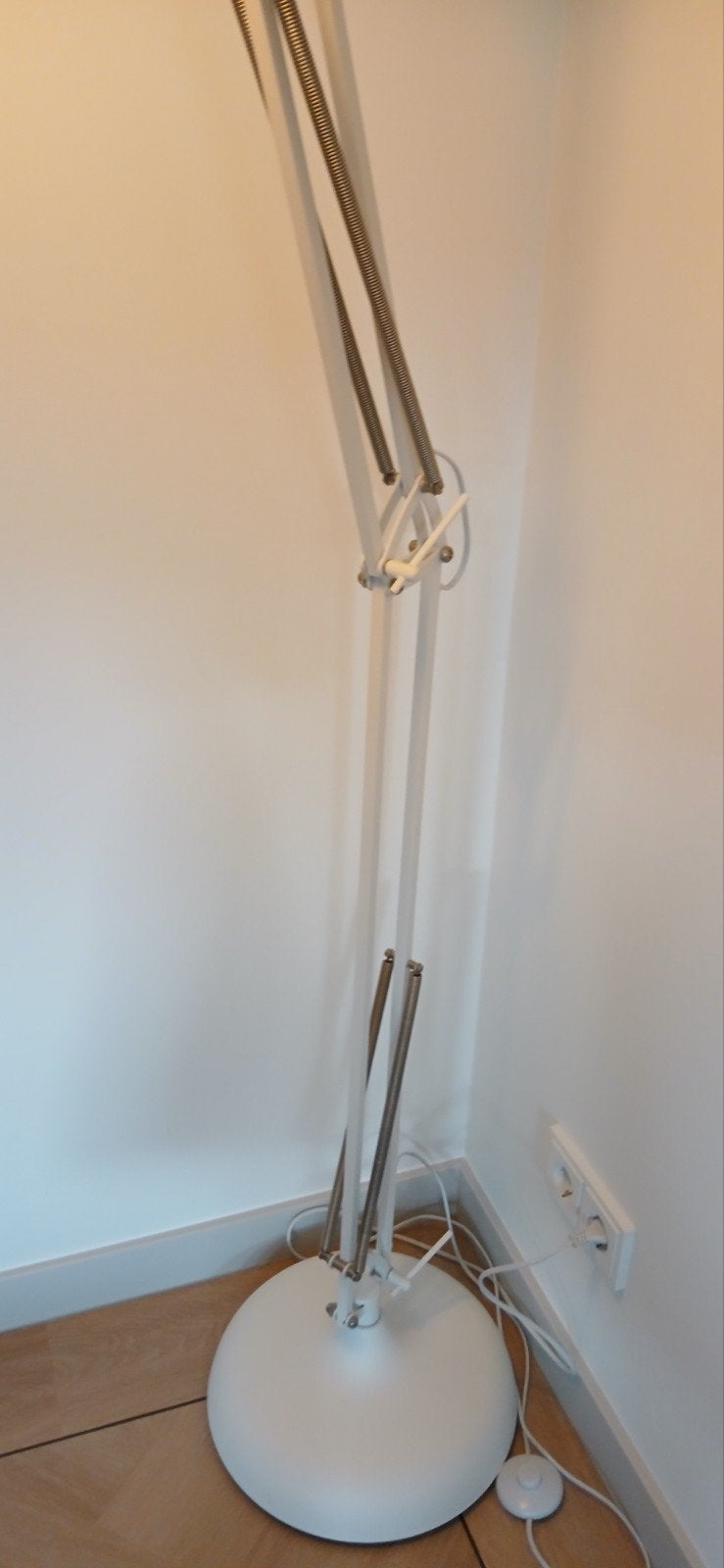 Zuiver office vloerlamp wit, zo goed als nieuw



Mooie witt, Ophalen, 200 cm of meer, E27 (groot), Zo goed als nieuw