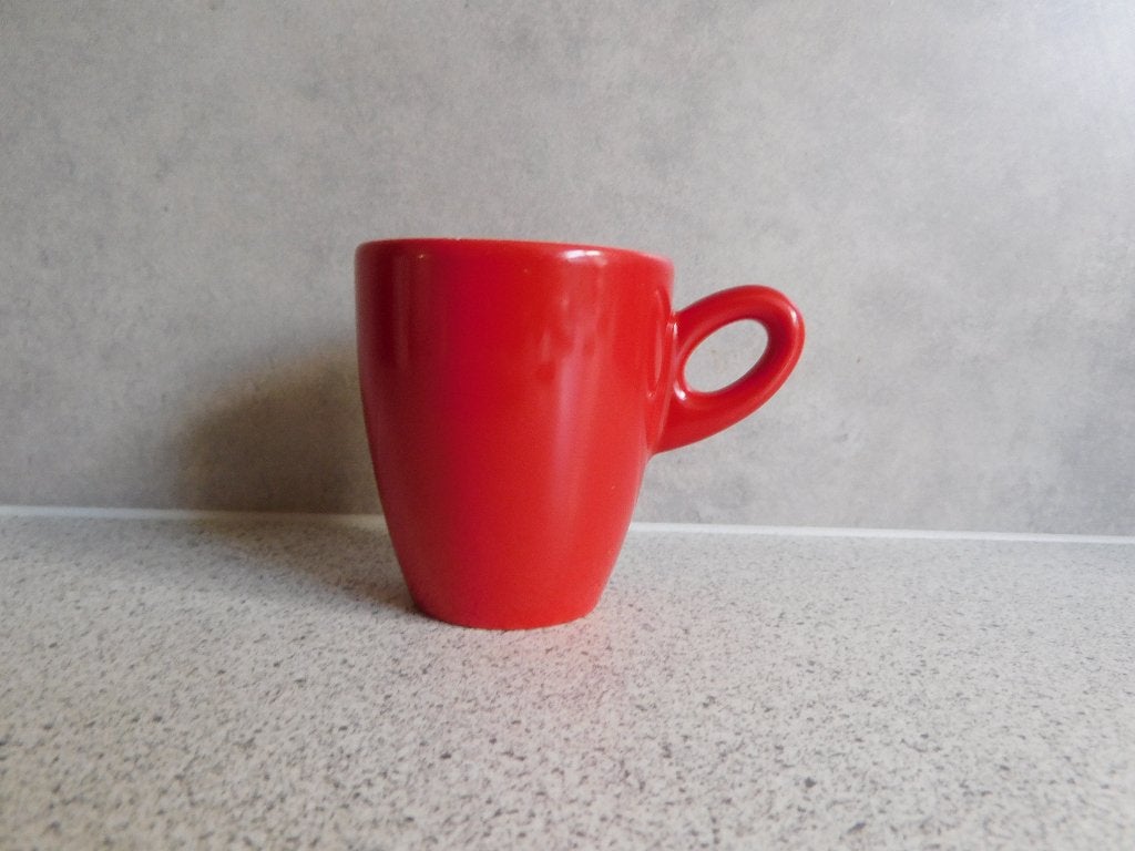 Mok 150 ml. Rood Alta Walkure, Ophalen of Verzenden, Zo goed als nieuw, Overige stijlen, Kop(pen) en/of Schotel(s)