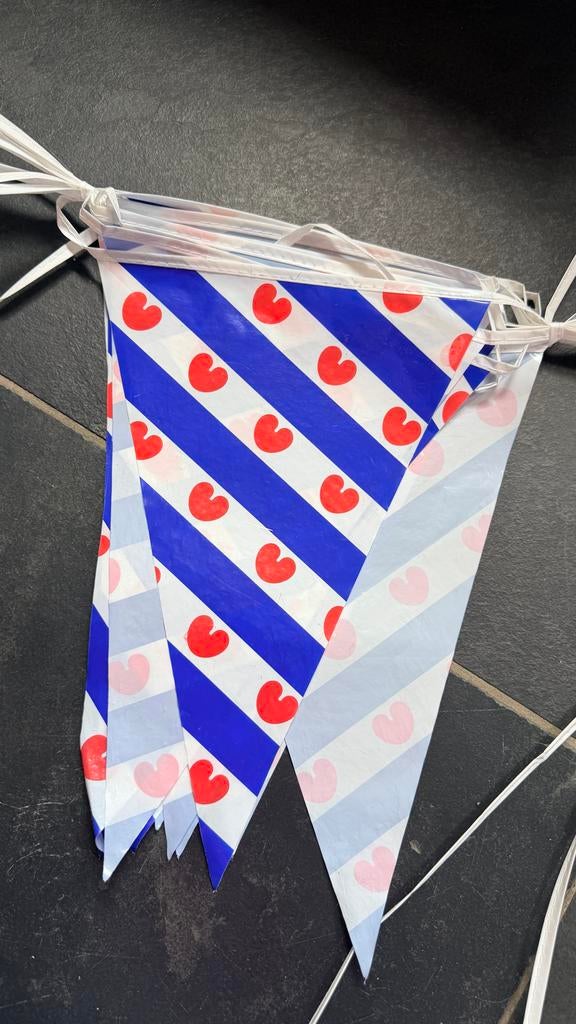 Friese versiering, Ophalen, Zo goed als nieuw