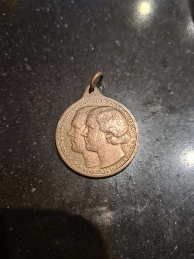 Huwelijksmedaille Juliana & Bernhard 1937, Ophalen of Verzenden, Overige materialen, Nederland