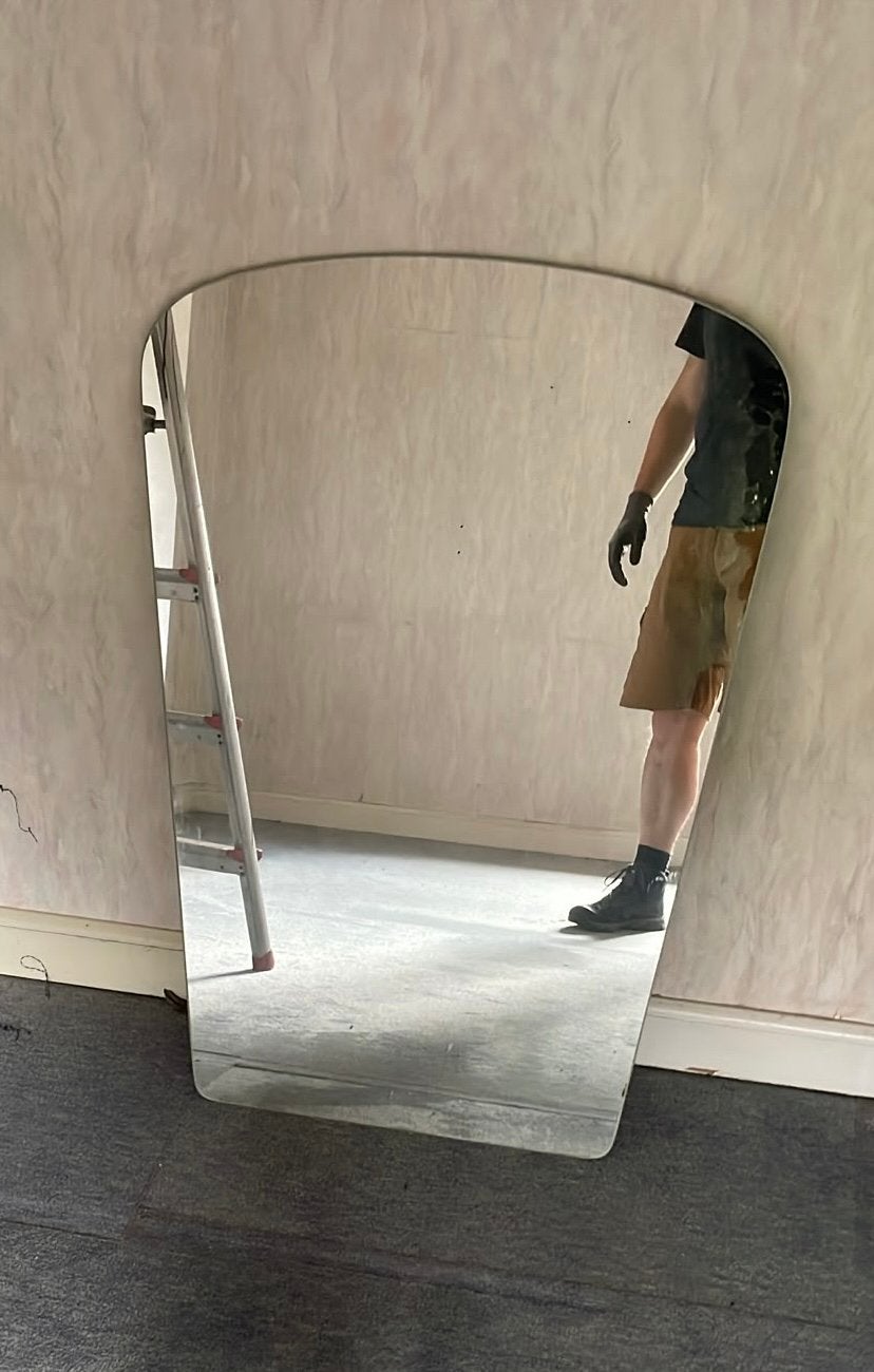 Vintage Asymmetrische Design Spiegel — Deknudt / Mirox (‘72), Antiek en Kunst, Meerkleurig, Gemerkt, Wanddecoratie, Ophalen