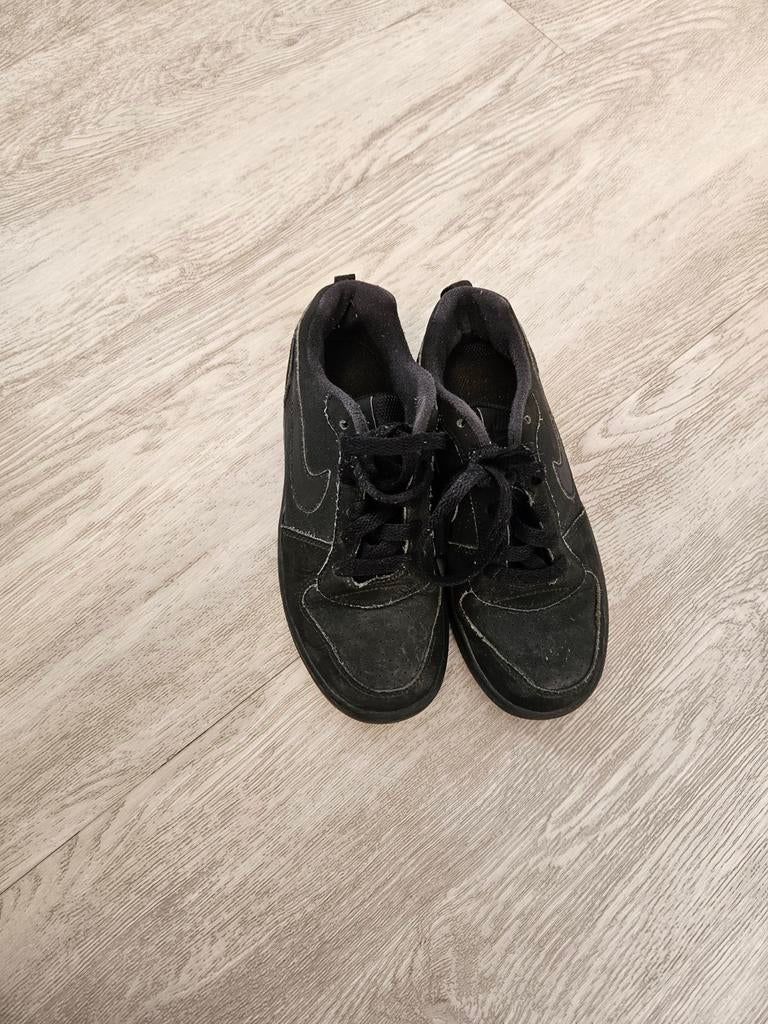 Nike schoenen maat 32, Kinderen en Baby's, Kinderkleding | Schoenen en Sokken, Ophalen, Jongen of Meisje, Schoenen, Zo goed als nieuw