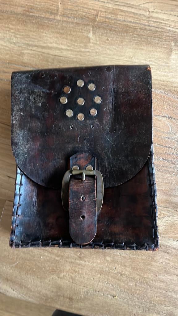 Vintage Leren Heren Tas - Handgemaakt met Gesp, Overige merken, Gebruikt, Minder dan 30 cm, Ophalen of Verzenden