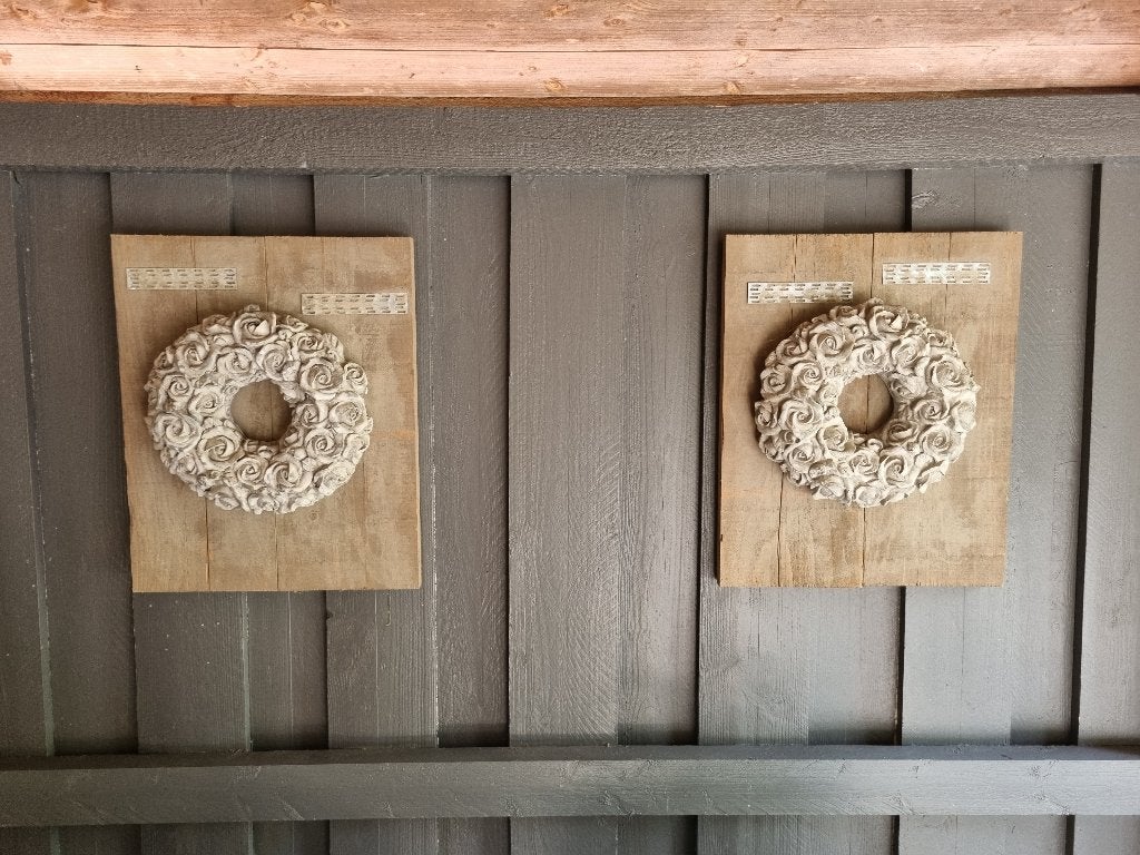 2 steigerhouten panelen met stenen roos, Ophalen, Gebruikt