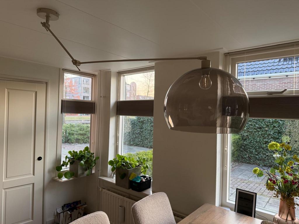 Moderne Zwenkarm Lamp met Glazen Bol - Stijlvol Design, Ophalen, Gebruikt, Glas, 75 cm of meer