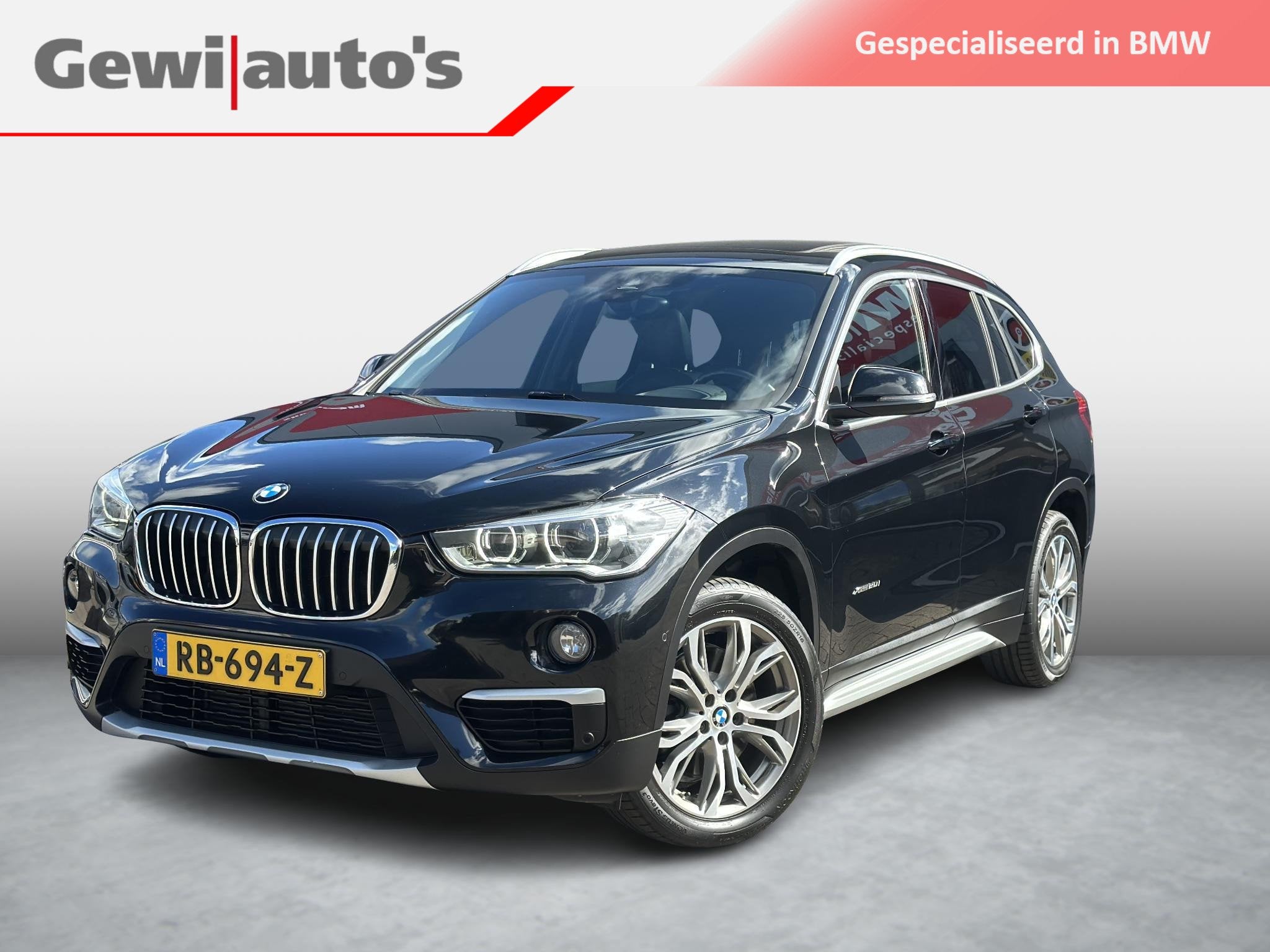 BMW X1 xDrive20i High Exec NL Auto Leder|HUD|Pano|Trekh, Auto's, Gebruikt, Leder en Stof, Zwart, Origineel Nederlands