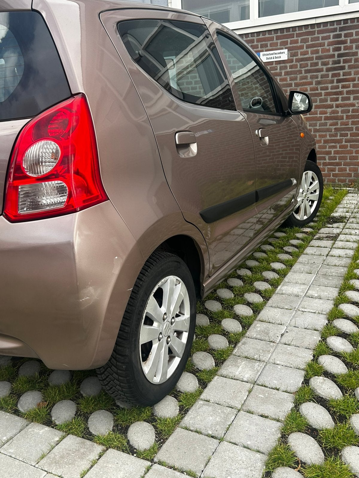 Suzuki Alto 1.0 2011 Bruin, Auto's, Voorwielaandrijving, 200 kg, Overige kleuren, 4 stoelen