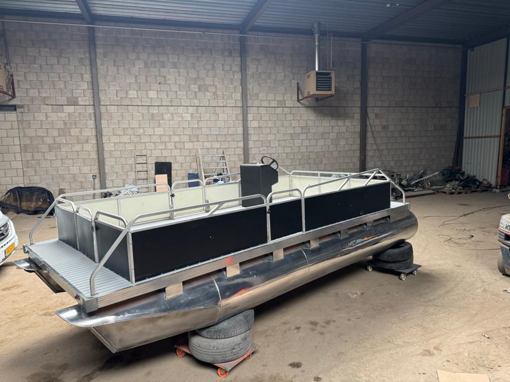 Amerikaanse Pontoonboot/partyboot aluminum, Watersport en Boten, Pontoonboot, Ophalen of Verzenden, Gebruikt, Aluminium