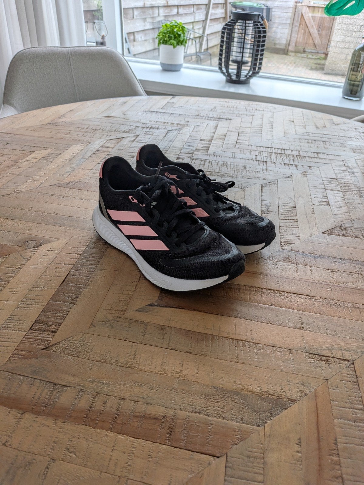 Adidas sportschoenen maat 35.5 - perfect voor de gymzaal, Ophalen of Verzenden