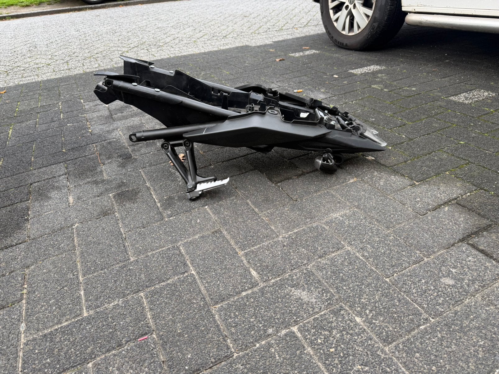 Yamaha mt09 subframe + yamaha yzf-r6 en achterspatborden, Ophalen