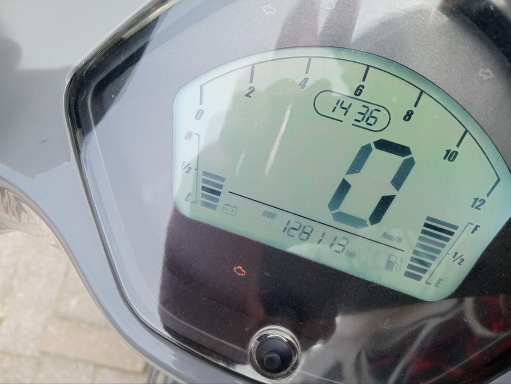 Mooie grijze scooter met lage kilometerstand, Ophalen, Maximaal 45 km/u, Zo goed als nieuw, Benzine