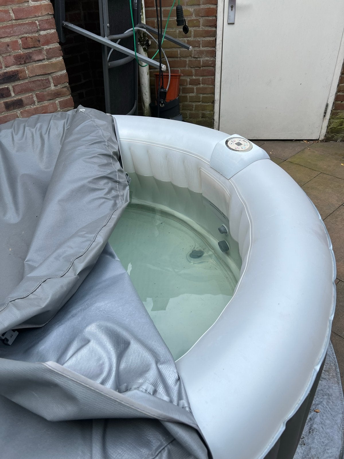 Opblaasbare jacuzzi Infinite met defect verwarmingselement, Ophalen, Gebruikt, Afdekzeil, Opblaasbaar