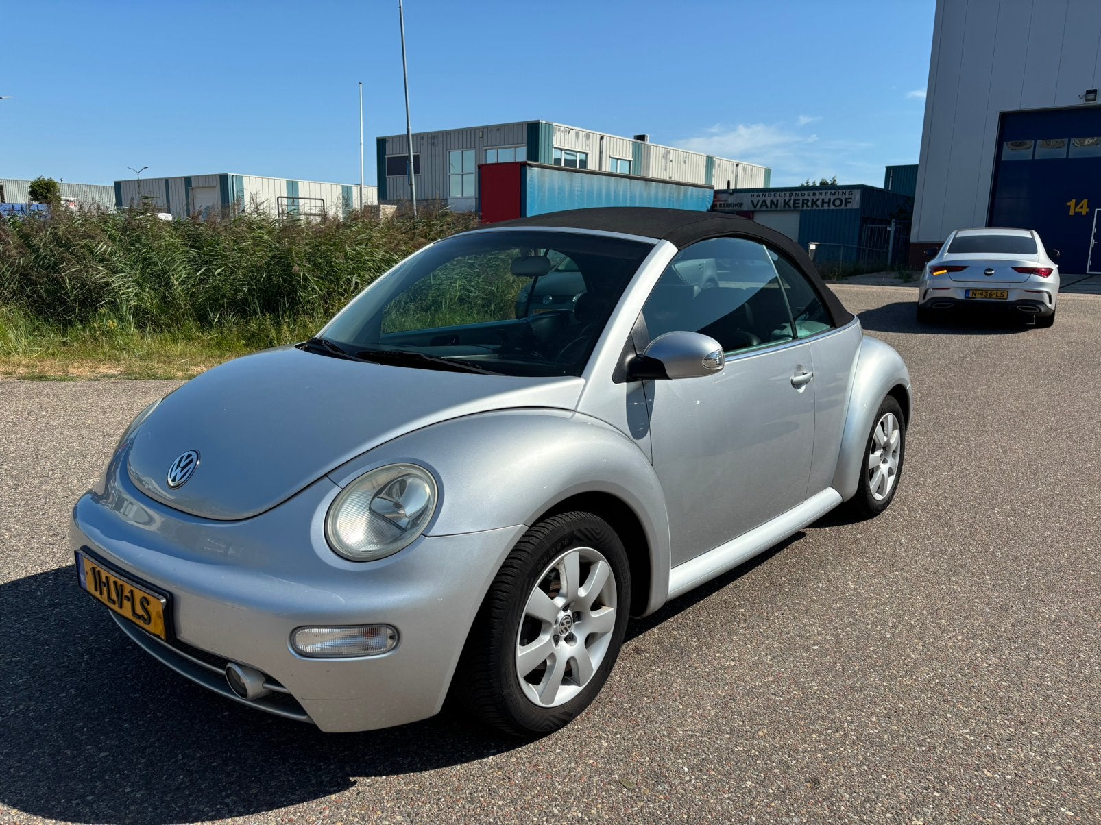 Volkswagen Beetle 2.0 Cabrio, Airco, leer, cruise stoelverw, Auto's, Voorwielaandrijving, 4 cilinders, 4 stoelen, 1299 kg