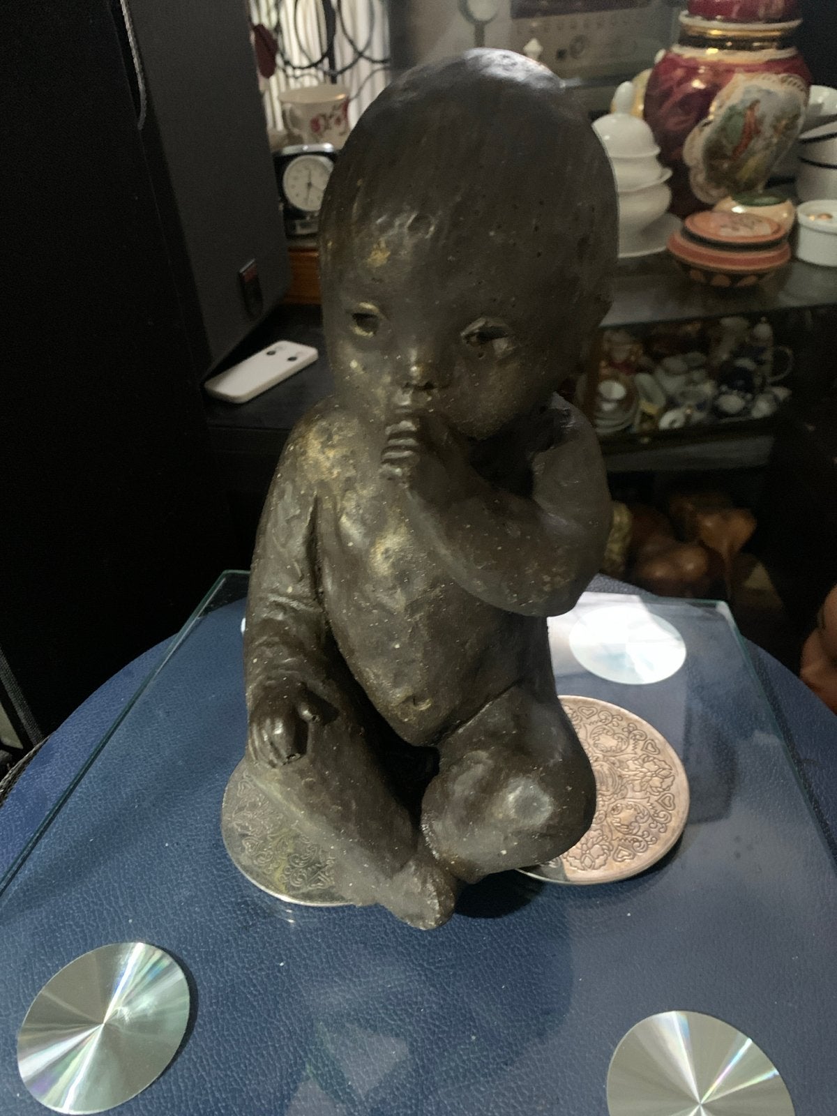 Vintage bronzen beeldje van zittende baby, Overige onderwerpen, Minder dan 20 cm, Ophalen of Verzenden, Beeld