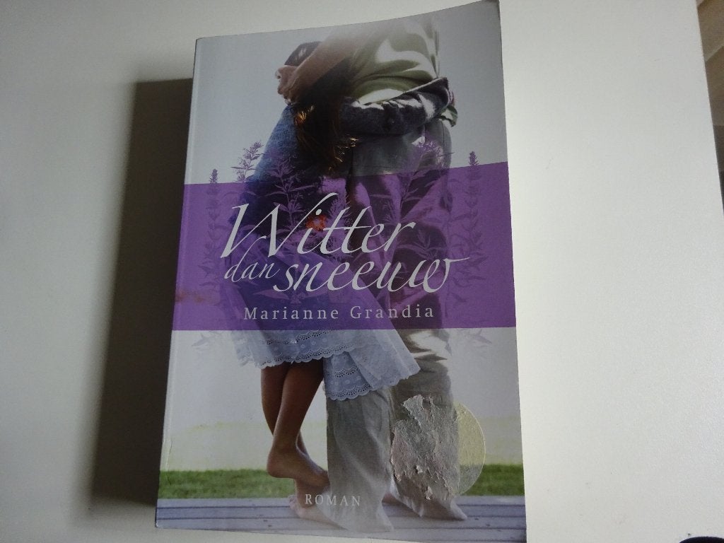 MARIANNE GRANDIA - WITTER DAN SNEEUW - CHR. ROMAN, Boeken, Ophalen of Verzenden, Gelezen