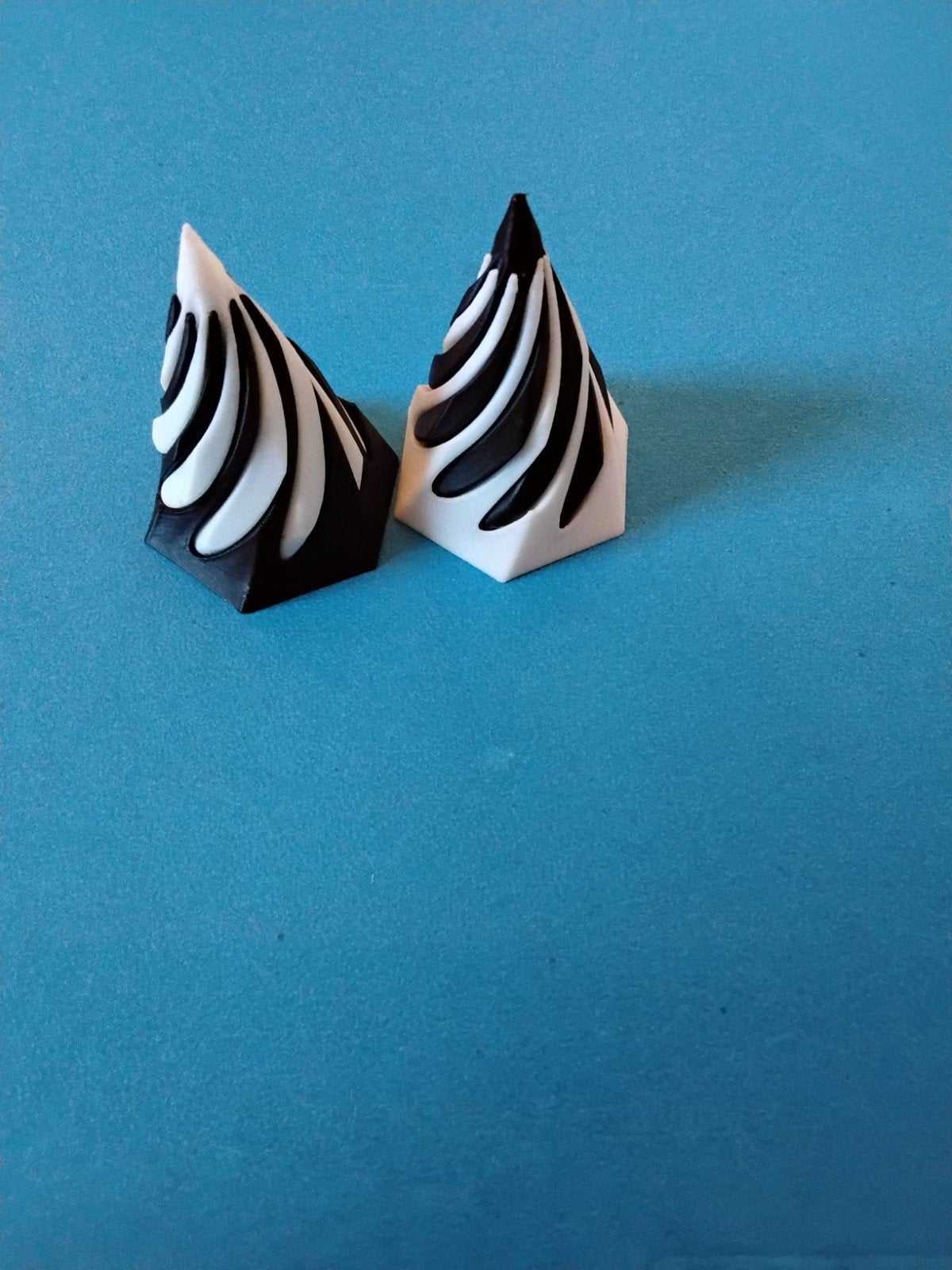 2x spiral cone zwart wit leuke fitget toy 3d geprint, Ophalen, Nieuw