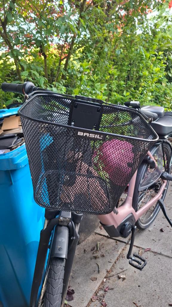 Zo goed als nieuw! Basil fietsmand met klickfix systeem, Stuurbevestiging, Basil  zwart, Ophalen of Verzenden, Zo goed als nieuw