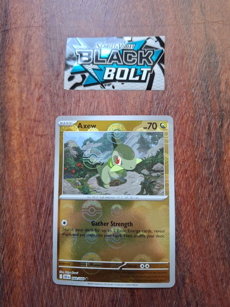 Pokemon Axew (pokeball) (068/086)  Black Bolt, Ophalen of Verzenden, Nieuw, Losse kaart, Foil