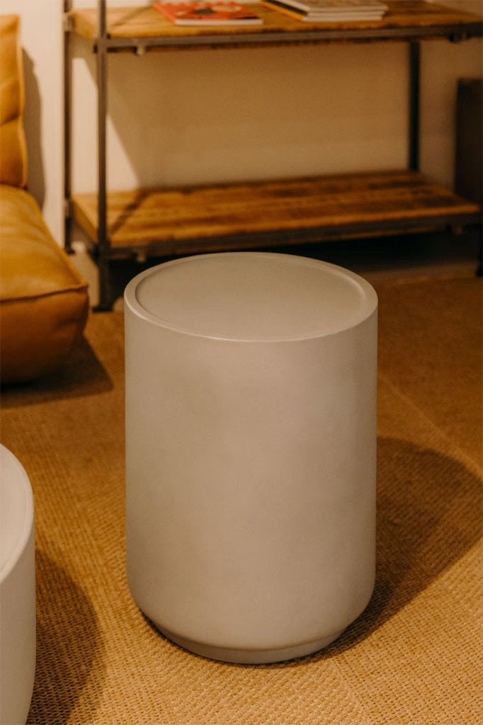 Ronde salon- bijzettafel 35 cm diameter in beton cement zand, Minder dan 55 cm, Rond, Zo goed als nieuw, Ophalen