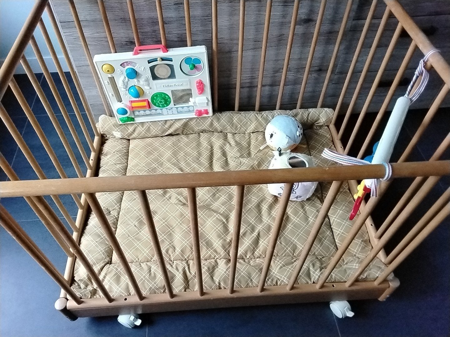 Houten box met wieltjes en boxkleed, Kinderen en Baby's, Ophalen, Gebruikt, Rechthoekig, Boxkleed