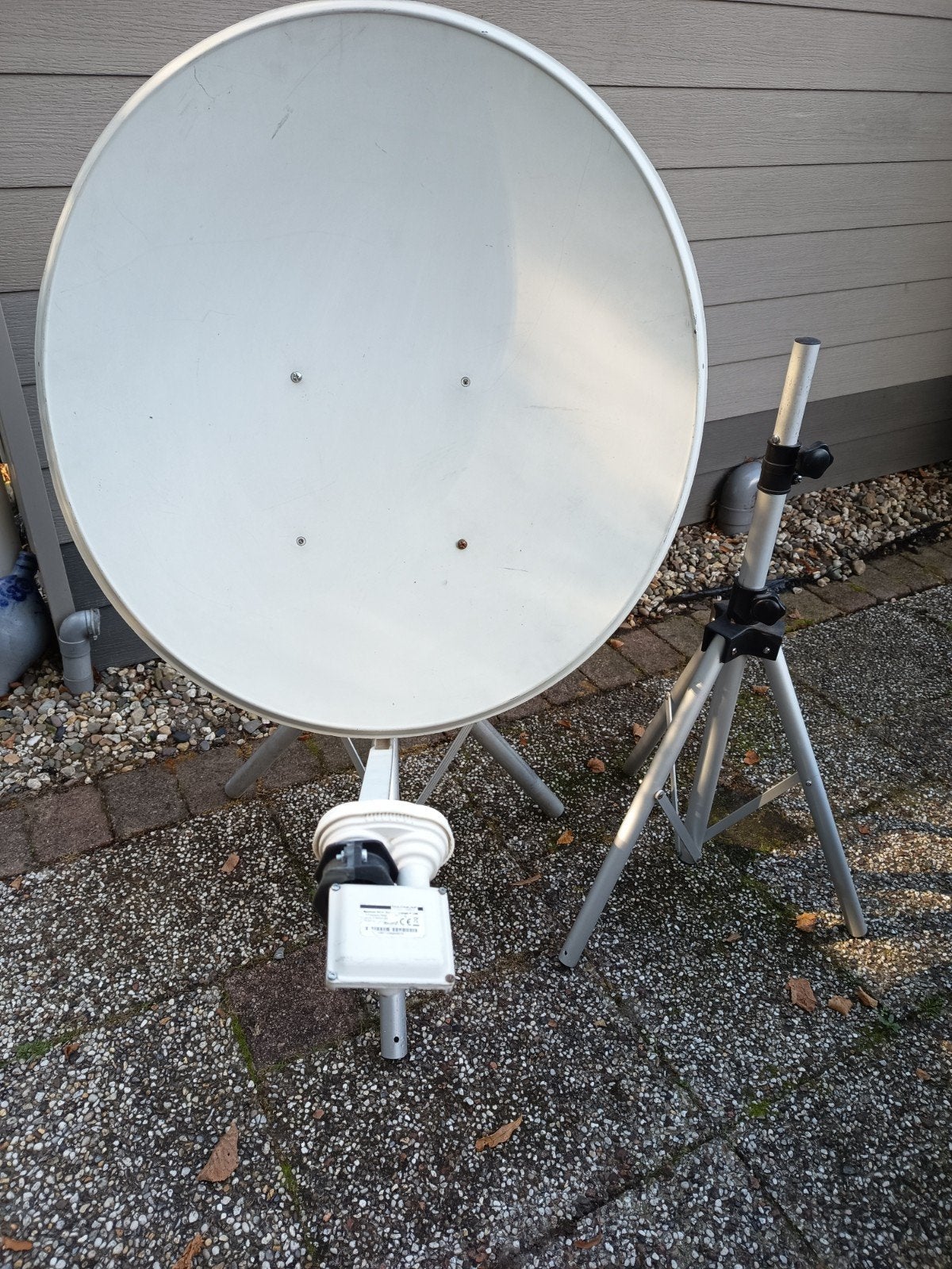 Complete schotelantenne set met ontvanger en statief, Ophalen, Gebruikt, (Schotel)antenne, Overige merken