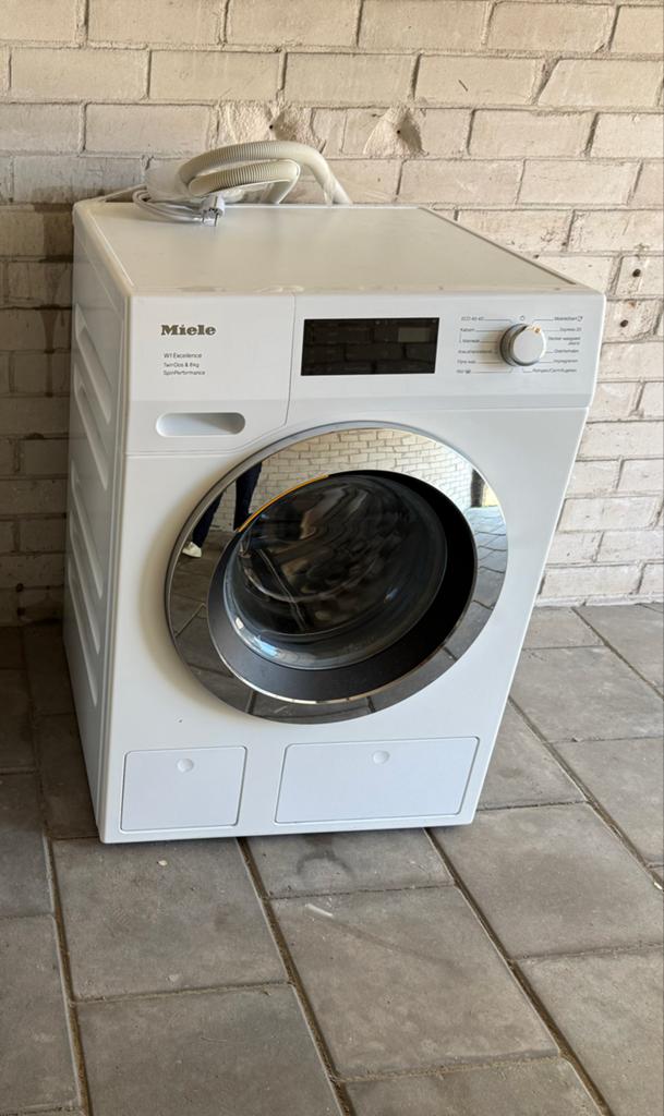Miele TwinDos Wasmachine WEF 674 WPS - Zo goed als nieuw, Ophalen, 1200 tot 1600 toeren, 8 tot 10 kg, Zo goed als nieuw