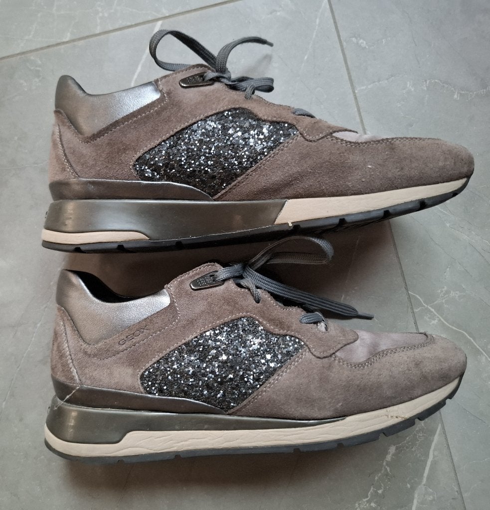 Grijs-bruine sneakers, Geox, Ophalen of Verzenden, Sneakers of Gympen, Grijs