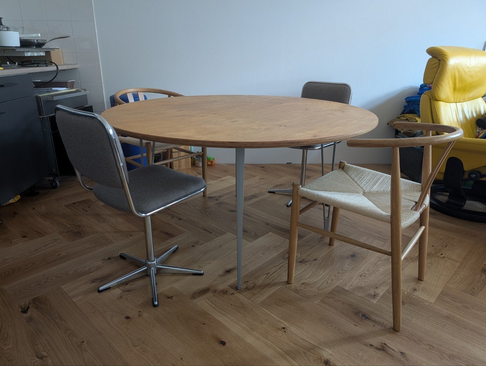 ronde eetkamertafel 140 breed x 73 hoog, Ophalen, Rond, Zo goed als nieuw, 100 tot 150 cm