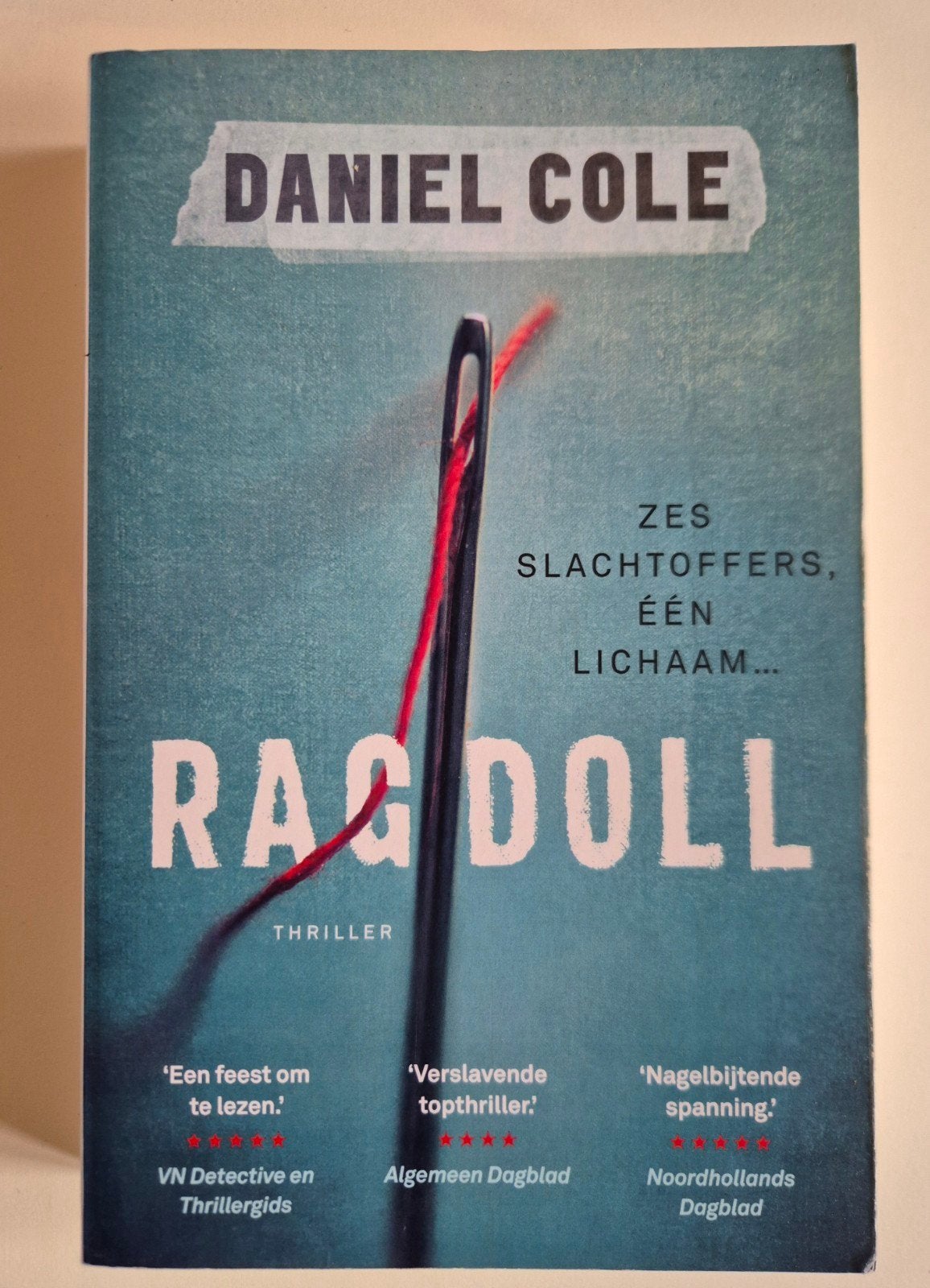 Ragdoll - Daniel Cole (Thriller), Ophalen of Verzenden, Zo goed als nieuw, Daniel Cole, Europa overig