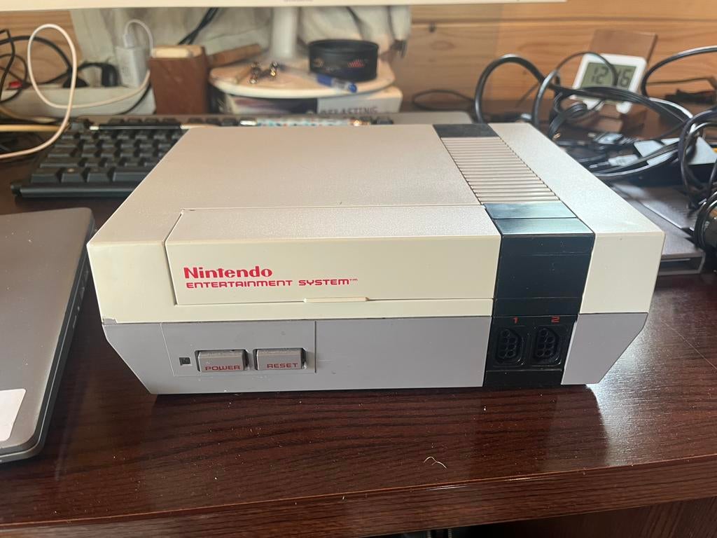 Nintendo nes. Compleet met spellen, Spelcomputers en Games, Spelcomputers | Nintendo NES, Ophalen of Verzenden, Zo goed als nieuw