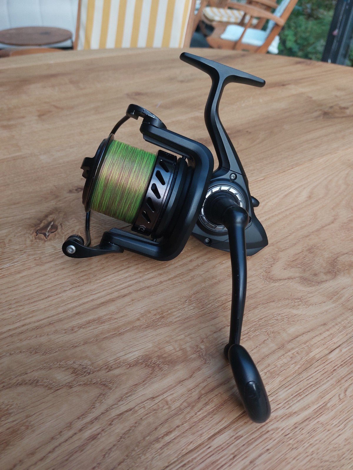 Daiwa Black Widow 5500A Vismolen, Ophalen, Zo goed als nieuw, Molen